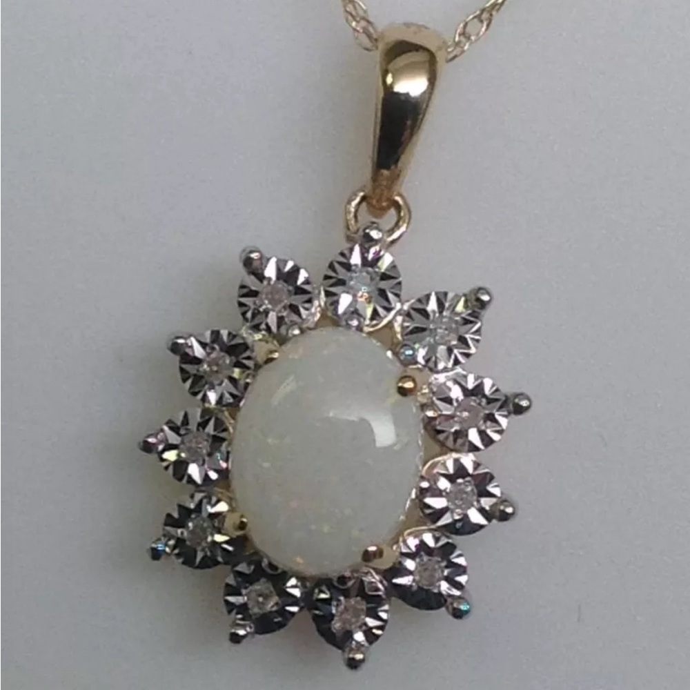 14K Yellow Gold Oval Shape Natural Opal and Diamond Halo Pendant with Chain New